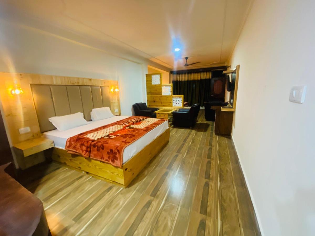 Hotel Hawa Mahal Manāli Екстериор снимка