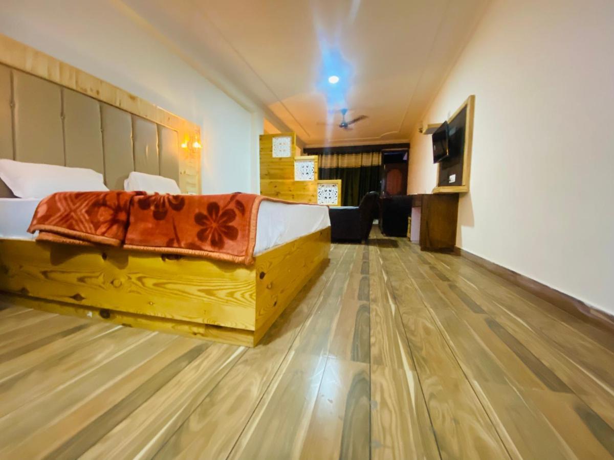 Hotel Hawa Mahal Manāli Екстериор снимка